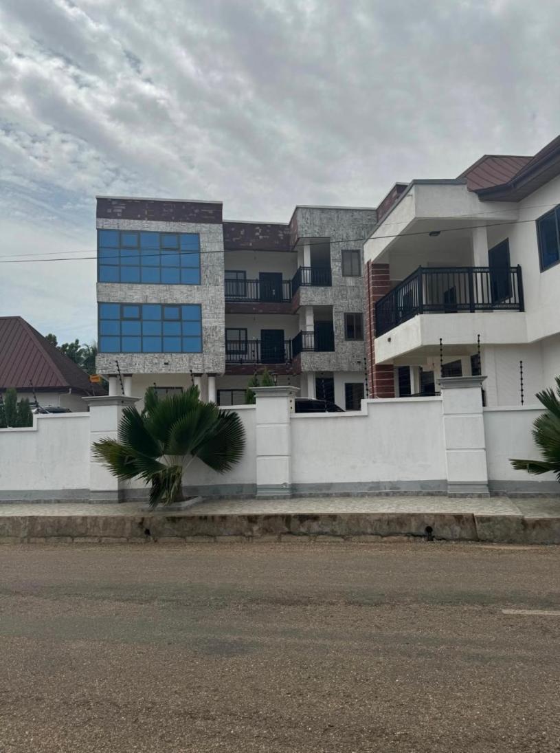Baffour Apartments Adiebeba Екстериор снимка