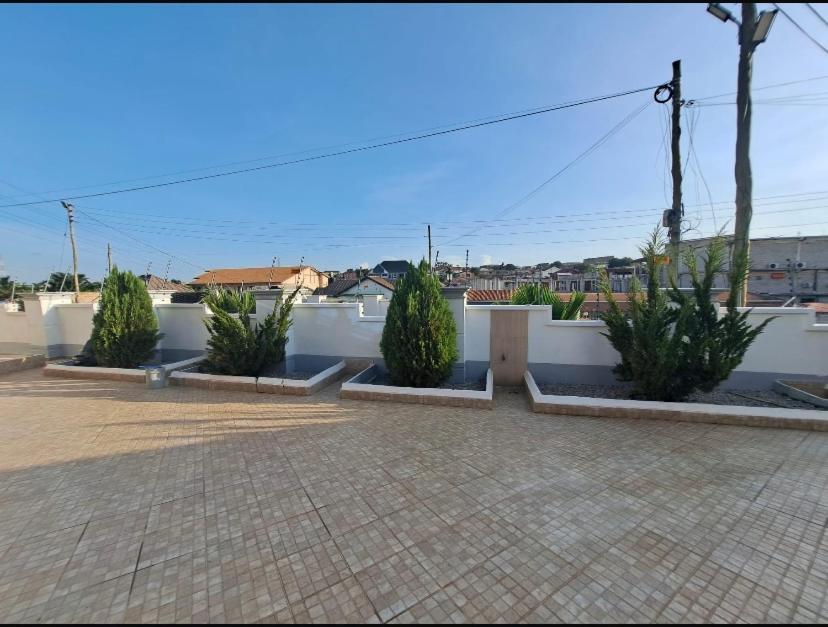 Baffour Apartments Adiebeba Екстериор снимка