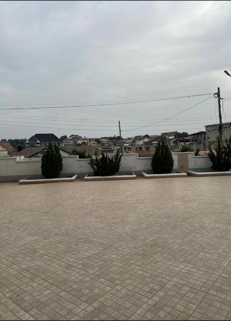 Baffour Apartments Adiebeba Екстериор снимка