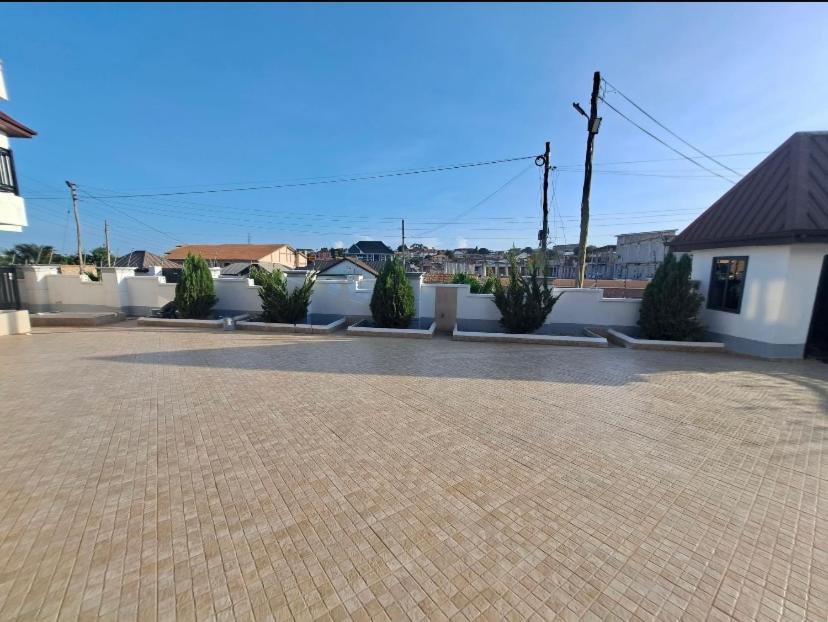 Baffour Apartments Adiebeba Екстериор снимка