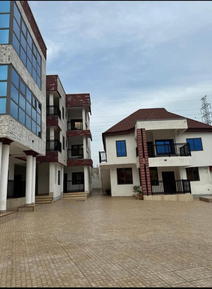 Baffour Apartments Adiebeba Екстериор снимка