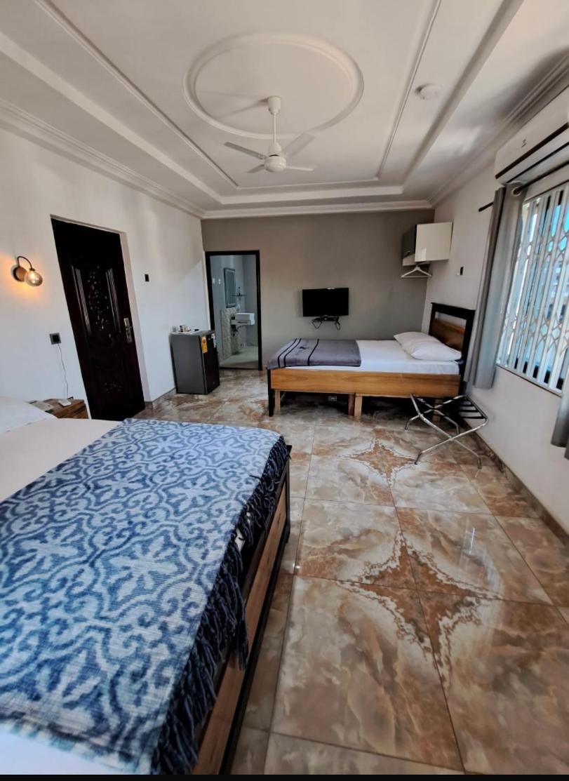 Baffour Apartments Adiebeba Екстериор снимка